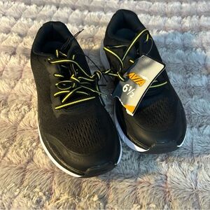 Avia Black Sneakers with Yellow Accents size 6.5